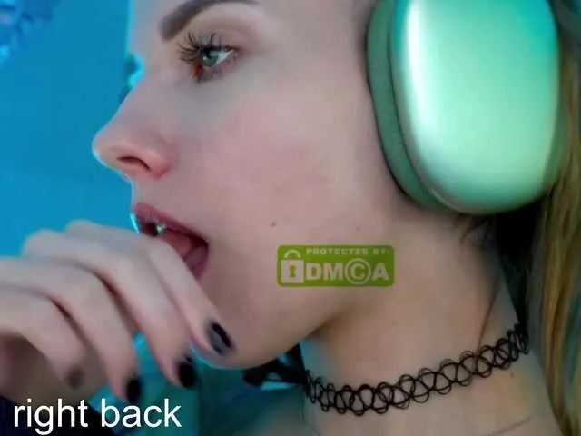 Live sex webcam photo for -VikkiL0vesCheese- #290750922