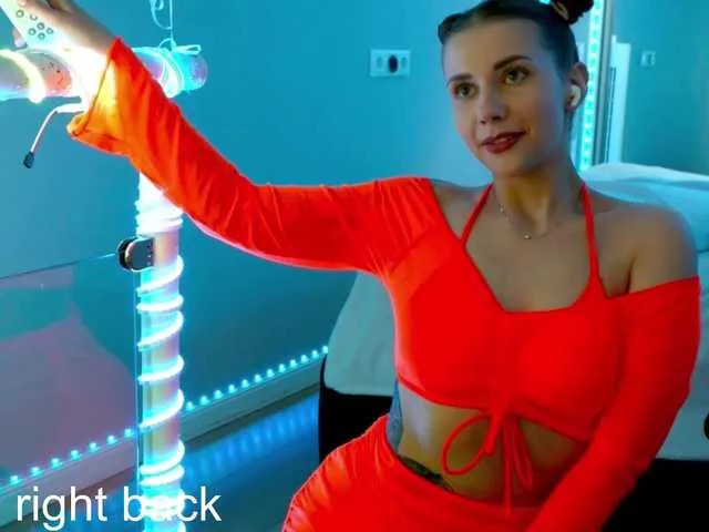 Live sex webcam photo for -VikkiL0vesCheese- #290765459