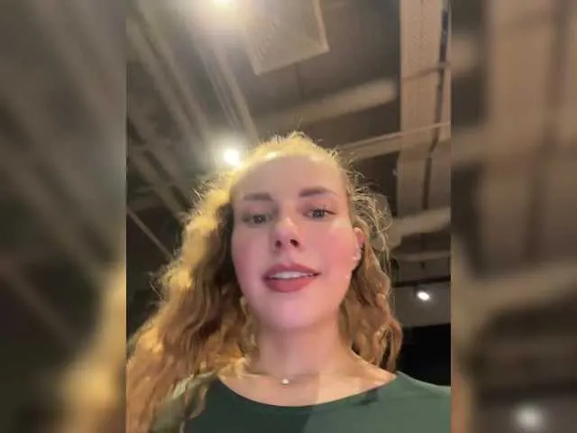 Live sex webcam photo for -VikkiL0vesCheese- #290775149