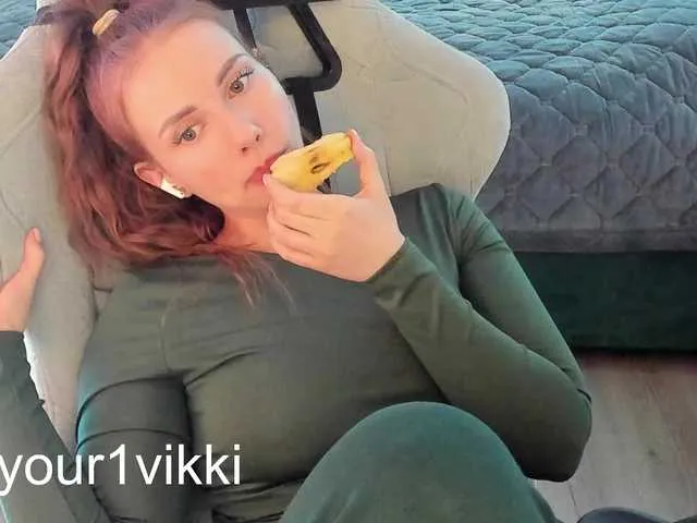Live sex webcam photo for -VikkiL0vesCheese- #290778861