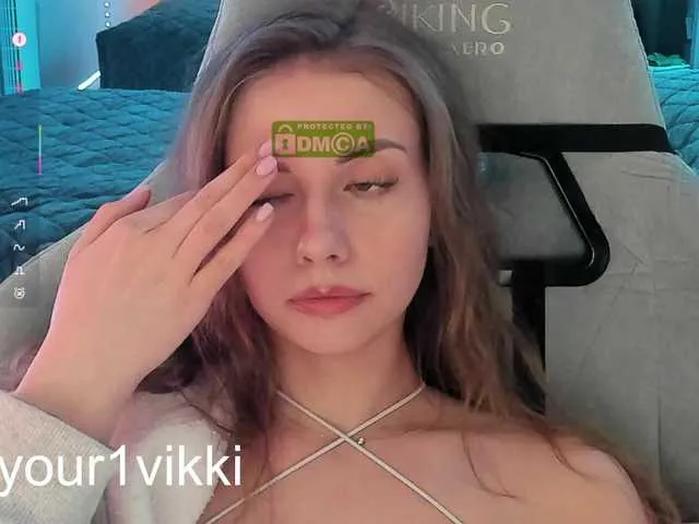 Live sex webcam photo for -VikkiL0vesCheese- #290836493