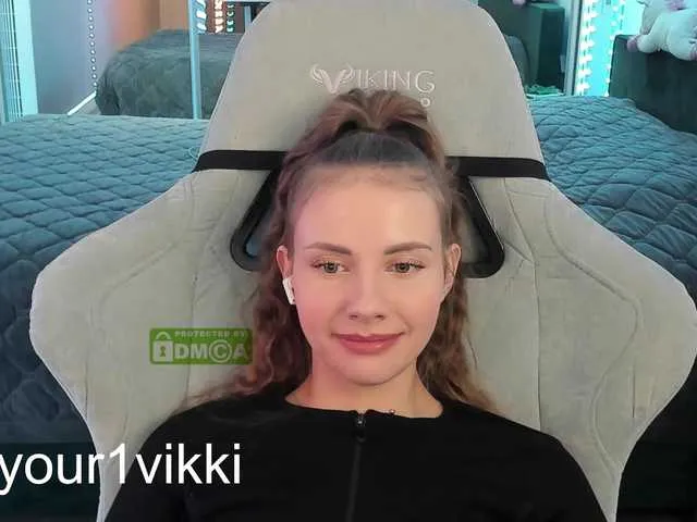 Live sex webcam photo for -VikkiL0vesCheese- #290851420
