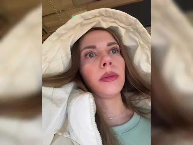 Live sex webcam photo for -VikkiL0vesCheese- #290864225