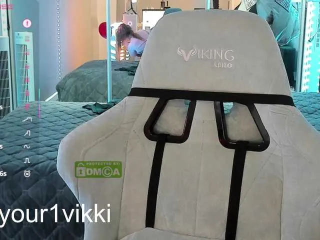 Live sex webcam photo for -VikkiL0vesCheese- #290880584