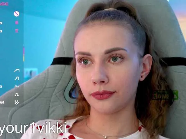 Live sex webcam photo for -VikkiL0vesCheese- #290886468