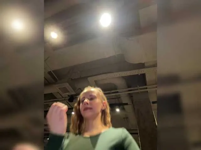 Live sex webcam photo for -VikkiL0vesCheese- #290932651