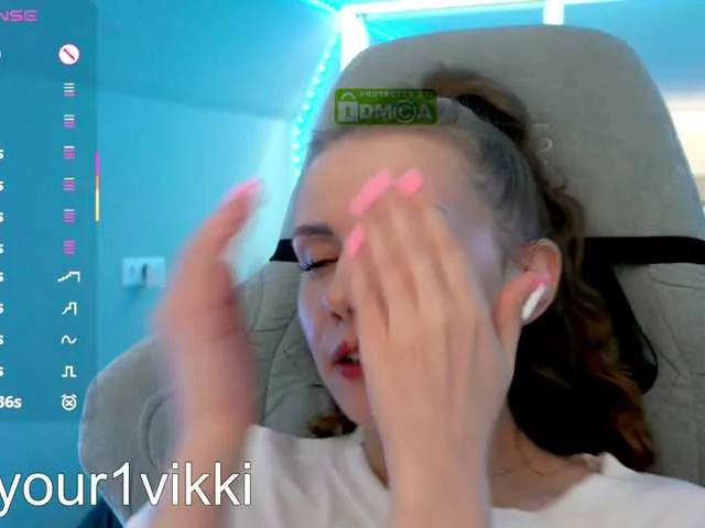Live sex webcam photo for -VikkiL0vesCheese- #290964327