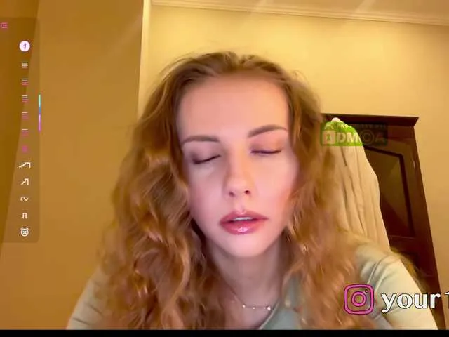 Live sex webcam photo for -VikkiL0vesCheese- #291017182