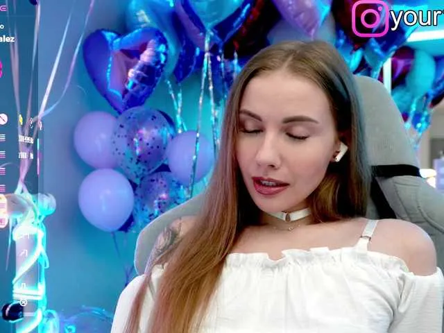 Live sex webcam photo for -VikkiL0vesCheese- #291086304