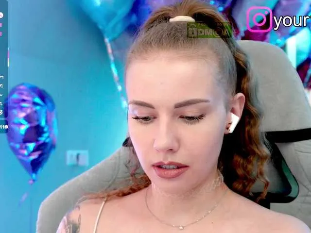 Live sex webcam photo for -VikkiL0vesCheese- #291162717