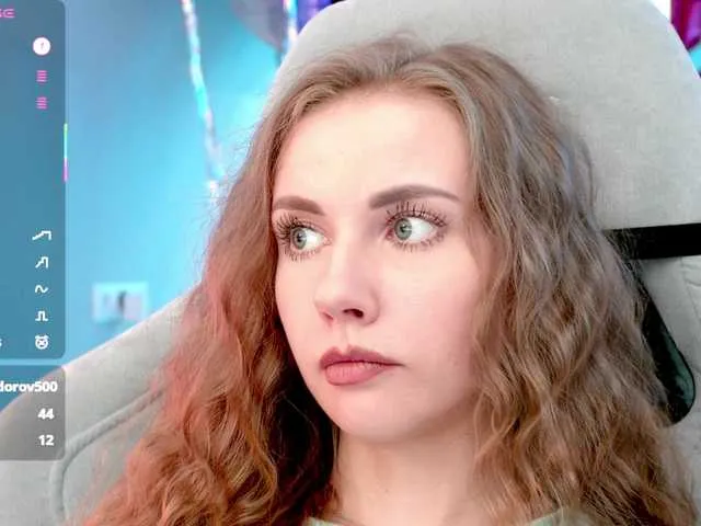 Live sex webcam photo for -VikkiL0vesCheese- #291185360