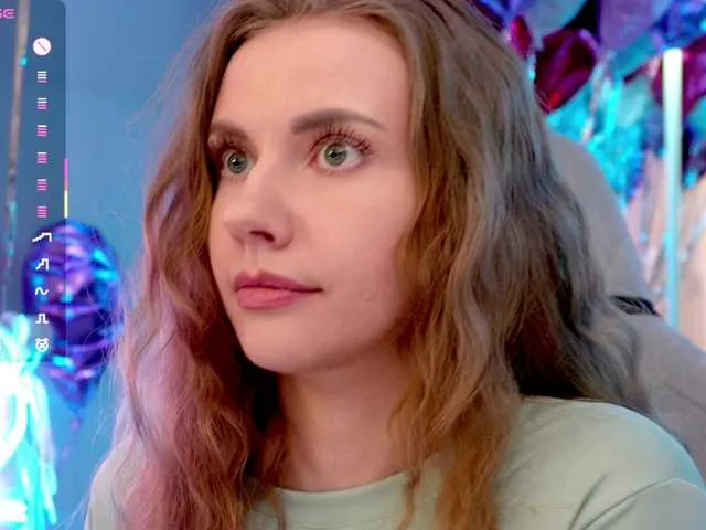 Live sex webcam photo for -VikkiL0vesCheese- #291196196