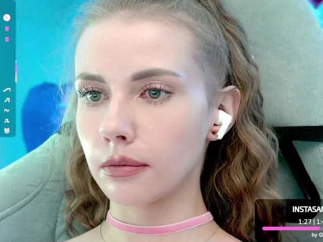 Live sex webcam photo for -VikkiL0vesCheese- #291215567