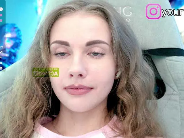 Live sex webcam photo for -VikkiL0vesCheese- #291235932