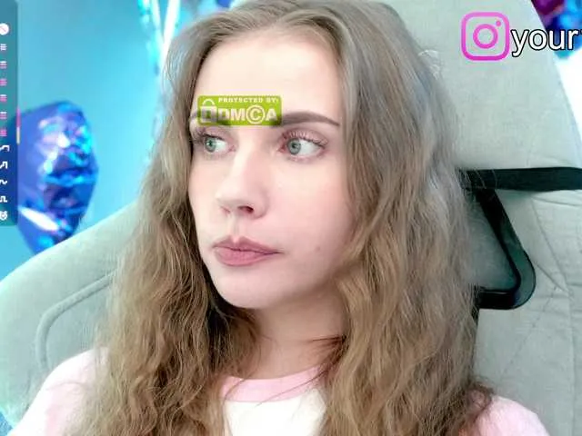 Live sex webcam photo for -VikkiL0vesCheese- #291237557