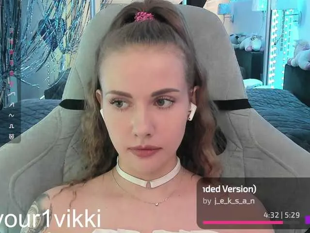 Live sex webcam photo for -VikkiL0vesCheese- #291264623