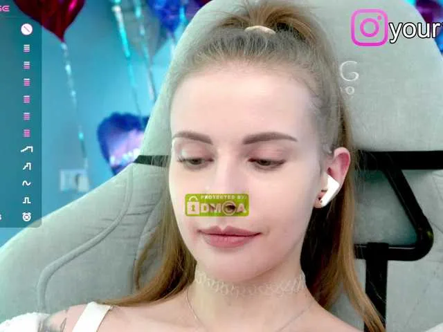 Live sex webcam photo for -VikkiL0vesCheese- #291284543