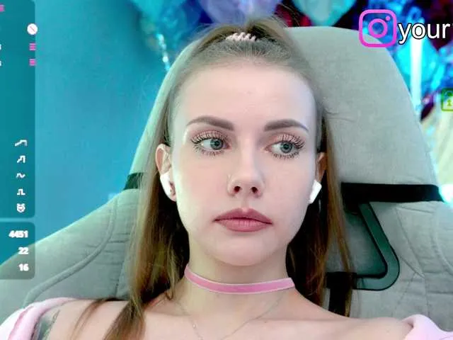 Live sex webcam photo for -VikkiL0vesCheese- #291329444