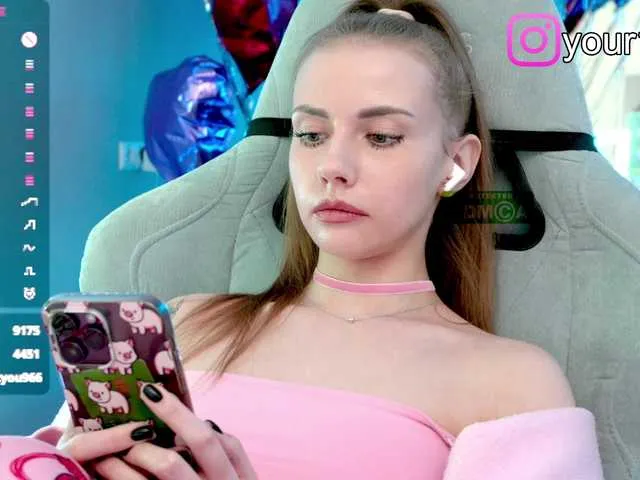 Live sex webcam photo for -VikkiL0vesCheese- #291331103