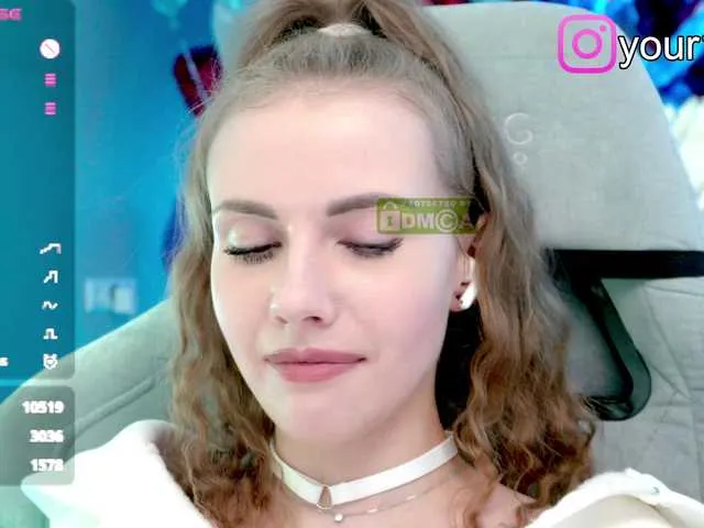 Live sex webcam photo for -VikkiL0vesCheese- #291345394