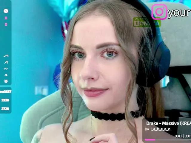 Live sex webcam photo for -VikkiL0vesCheese- #291383448