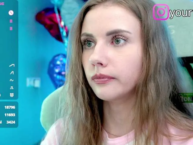 Live sex webcam photo for -VikkiL0vesCheese- #291392209