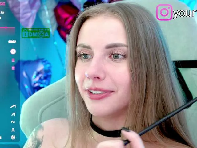 Live sex webcam photo for -VikkiL0vesCheese- #291410229