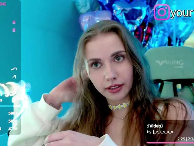 Live sex webcam photo for -VikkiL0vesCheese- #291444004