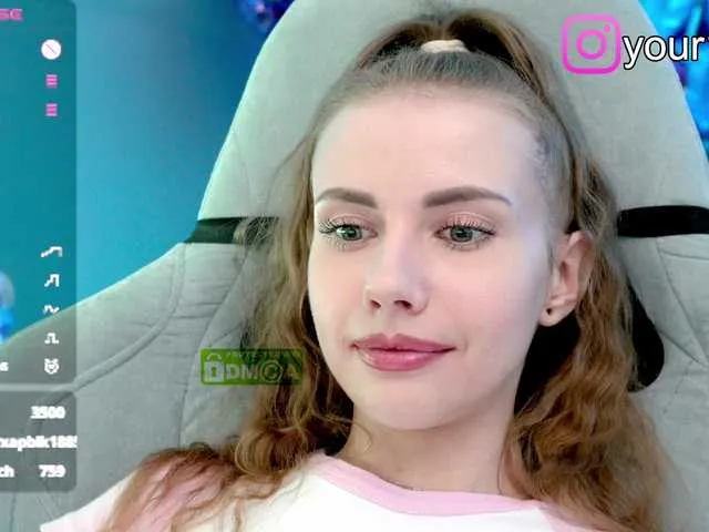 Live sex webcam photo for -VikkiL0vesCheese- #291470697