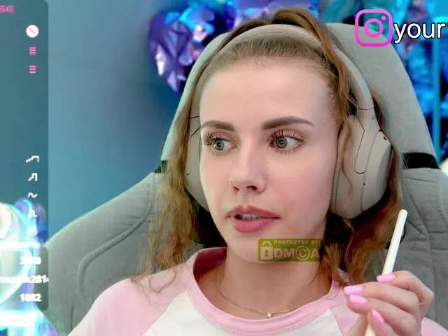 Live sex webcam photo for -VikkiL0vesCheese- #291472330