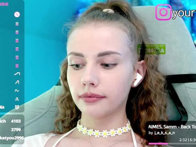 Live sex webcam photo for -VikkiL0vesCheese- #291499009