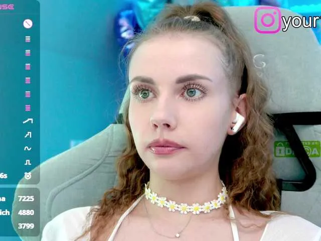 Live sex webcam photo for -VikkiL0vesCheese- #291500387