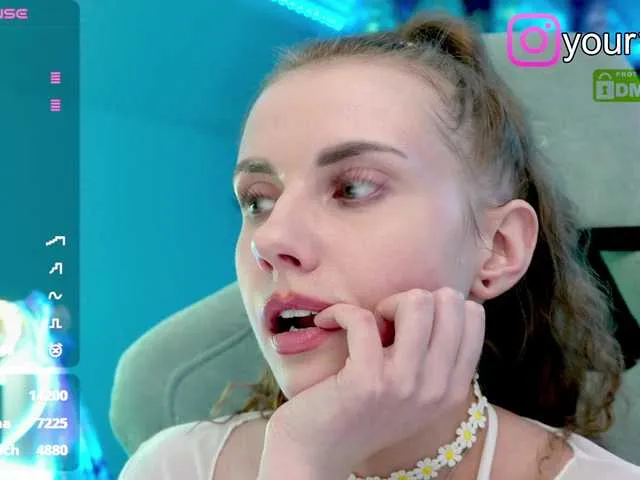 Live sex webcam photo for -VikkiL0vesCheese- #291501757