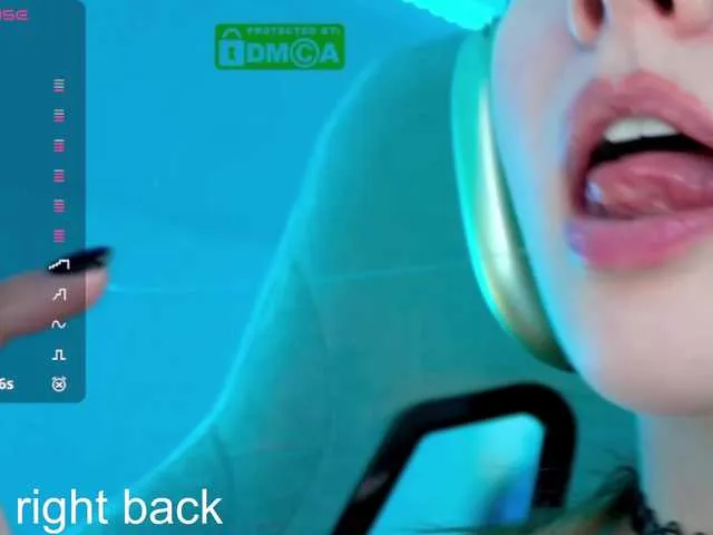 Live sex webcam photo for -VikkiL0vesCheese- #291523357