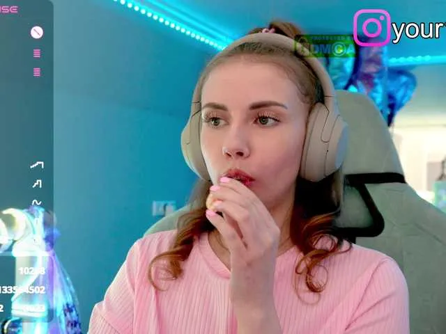 Live sex webcam photo for -VikkiL0vesCheese- #291528581