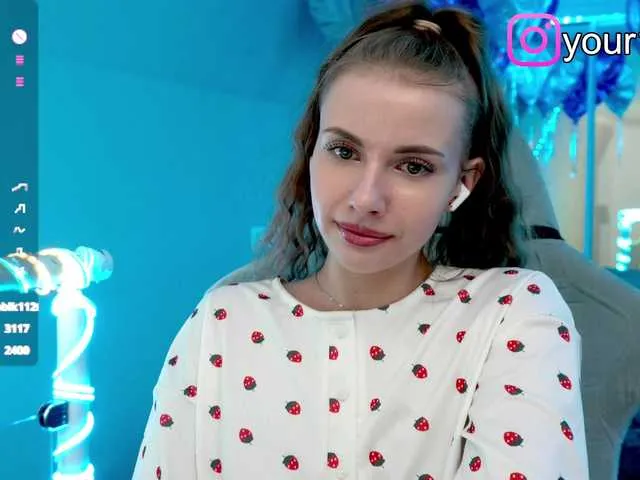 Live sex webcam photo for -VikkiL0vesCheese- #291638903