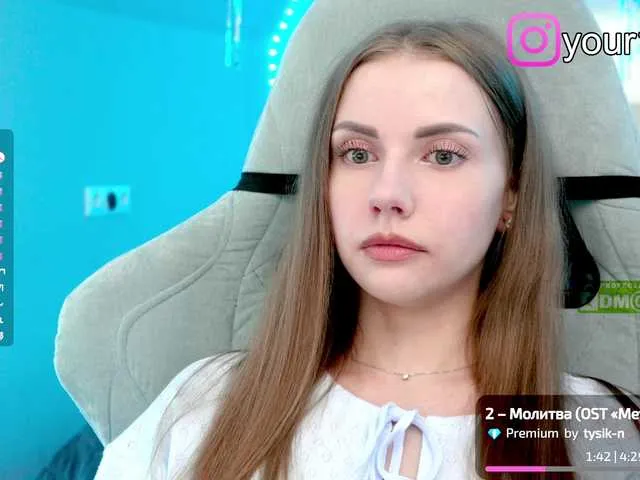 Live sex webcam photo for -VikkiL0vesCheese- #291692687