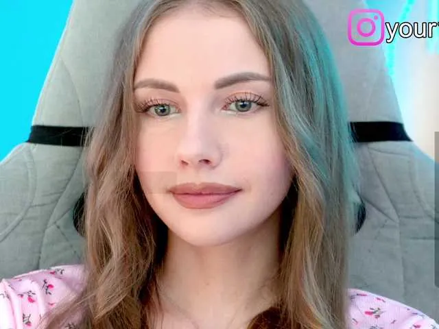 Live sex webcam photo for -VikkiL0vesCheese- #291737479