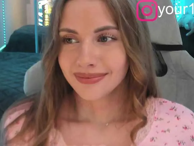 Live sex webcam photo for -VikkiL0vesCheese- #291749073