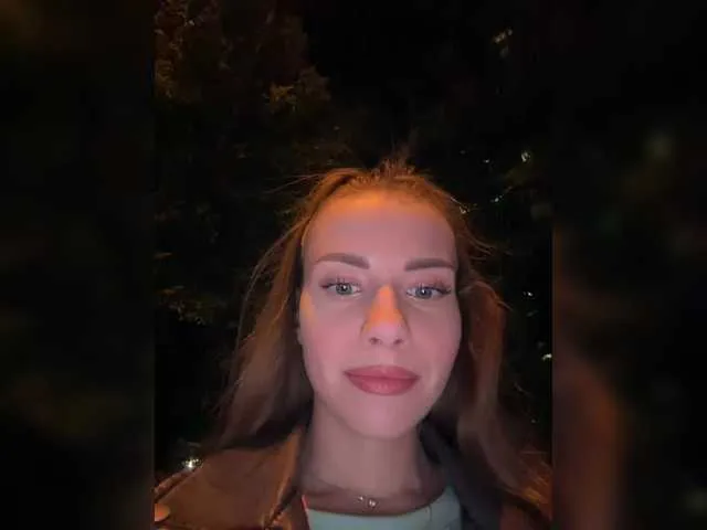 Live sex webcam photo for -VikkiL0vesCheese- #291754288