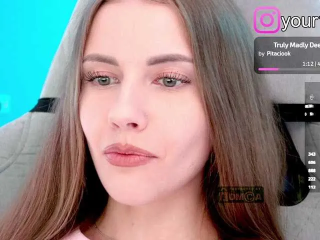 Live sex webcam photo for -VikkiL0vesCheese- #291775509