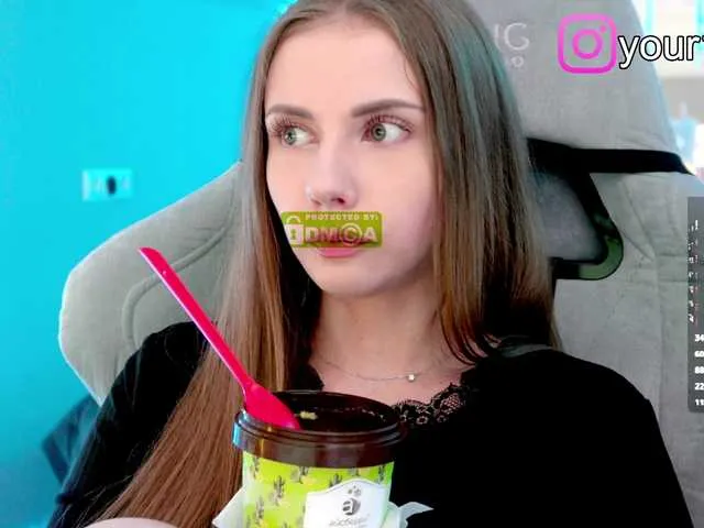 Live sex webcam photo for -VikkiL0vesCheese- #291789821