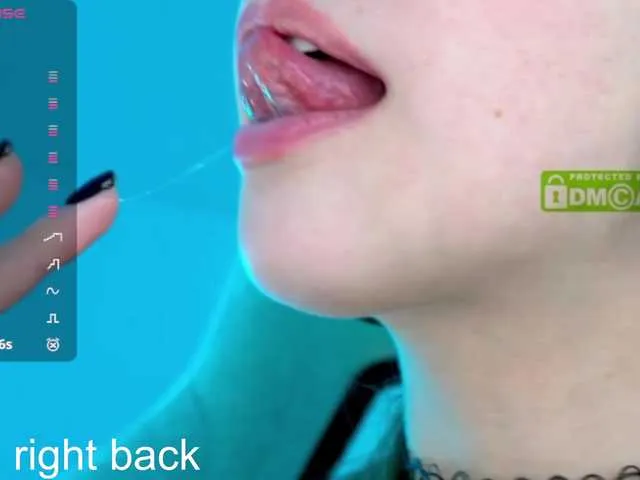 Live sex webcam photo for -VikkiL0vesCheese- #291800388