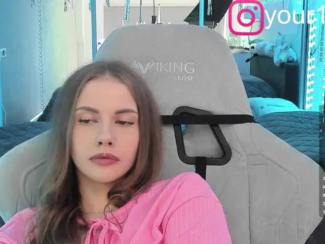 Live sex webcam photo for -VikkiL0vesCheese- #291817765