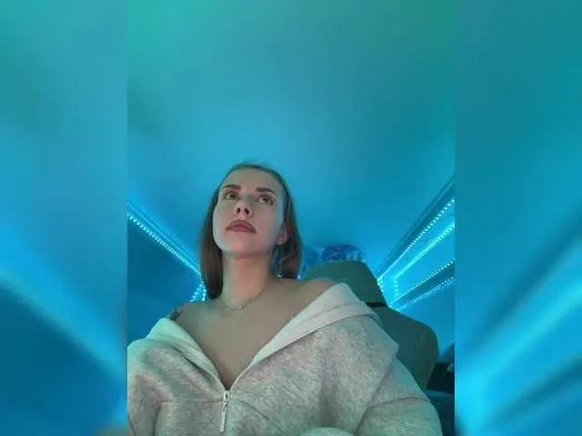 Live sex webcam photo for -VikkiL0vesCheese- #291828317