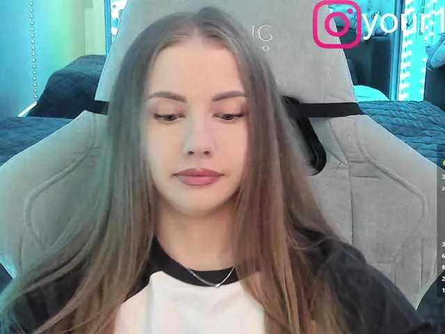 Live sex webcam photo for -VikkiL0vesCheese- #291833410