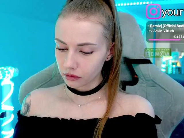 Live sex webcam photo for -VikkiL0vesCheese- #291856962