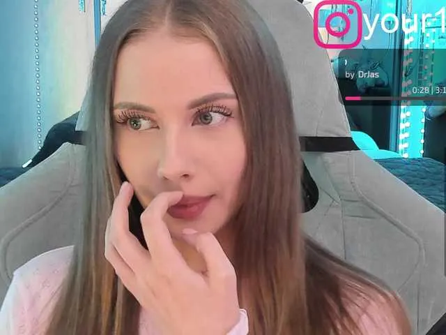 Live sex webcam photo for -VikkiL0vesCheese- #291871128