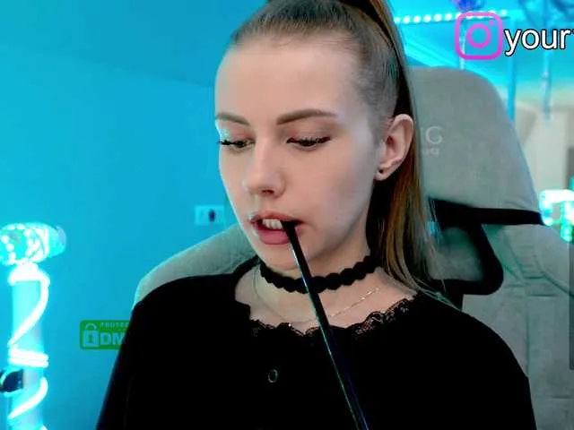 Live sex webcam photo for -VikkiL0vesCheese- #291874567