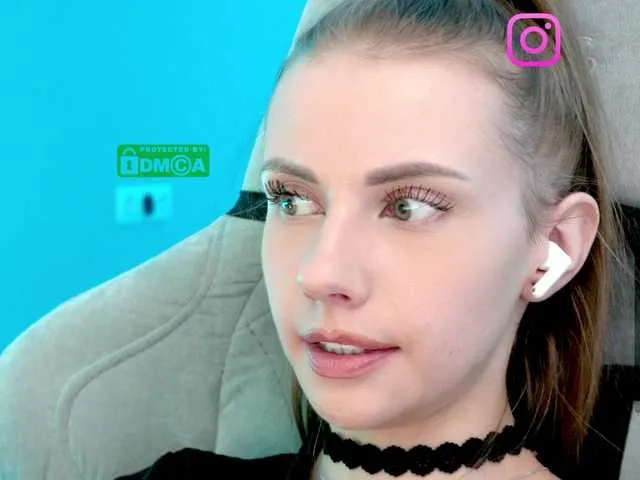 Live sex webcam photo for -VikkiL0vesCheese- #291876372